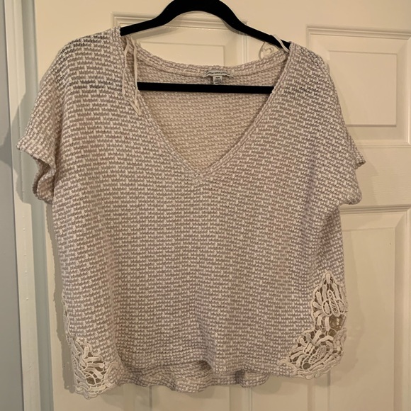 Beige V-neck Top✨ - Picture 2 of 3